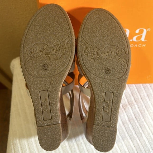 Ana. New With box. Size 8 - Picture 5 of 6